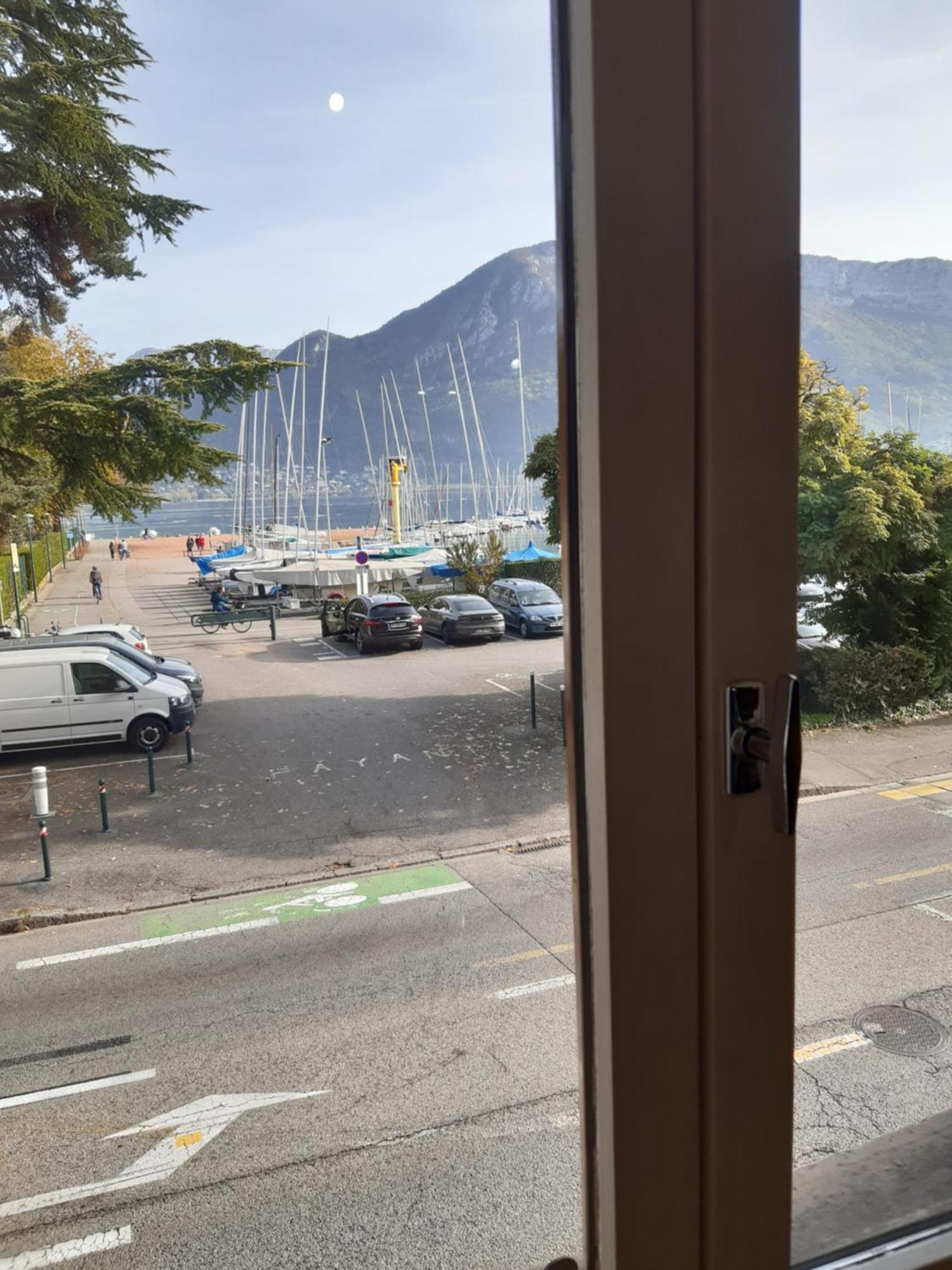 Face Au Lac Annecy Exterior photo